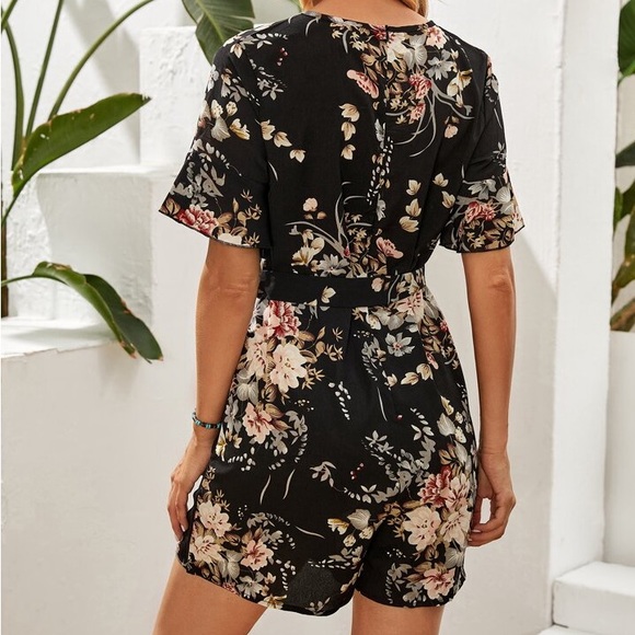 EMERY ROSE Floral Print Flounce Sleeve Belted Romper Size XL (12) - Picture 4 of 6